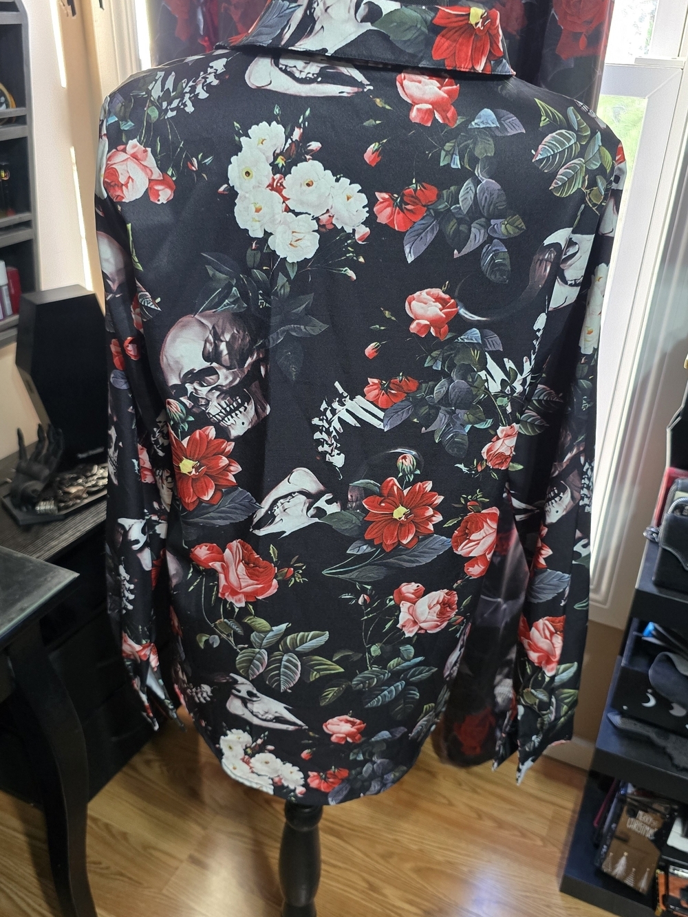 Black Floral Skull Button-Up Shirt - Picture 5 of 7